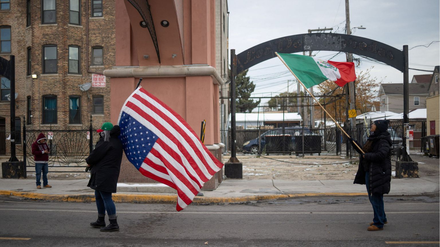 roteste a Chicago contro la stretta sui migranti voluta dall'Amministrazione Trump