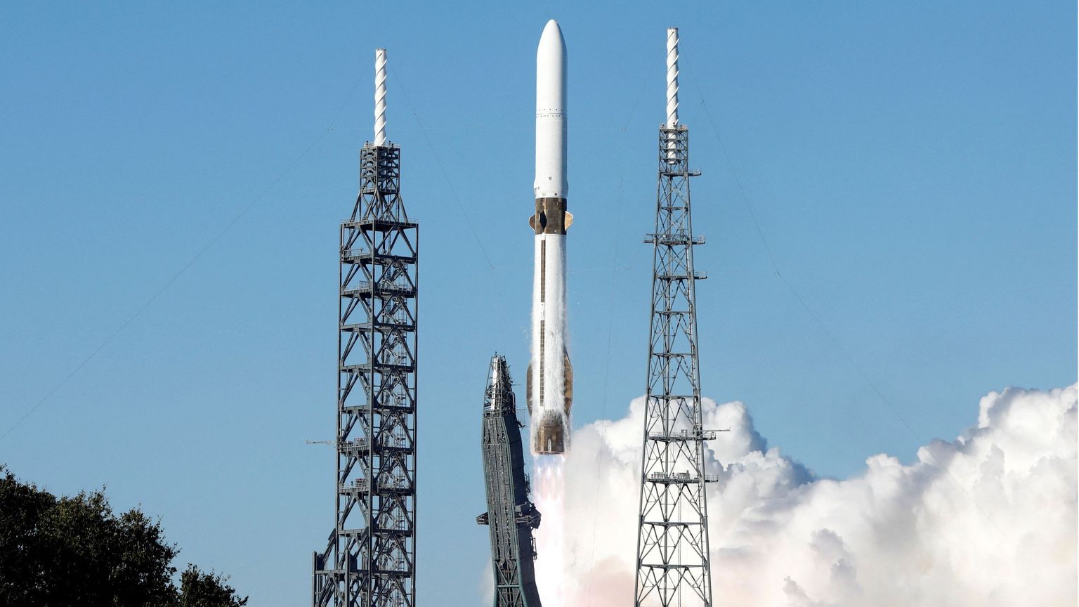 Blue Origin oltre la Terra: lancia due sonde verso Marte e punta agli allunaggi