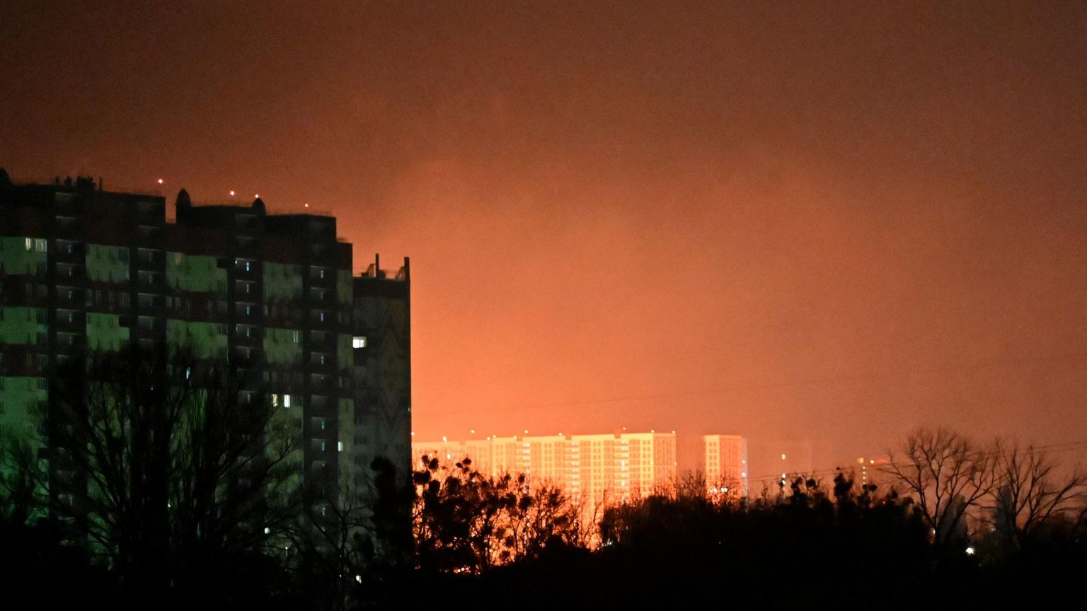 Raid russo su Kiev: vittime, feriti e 30 edifici colpiti in 9 quartieri