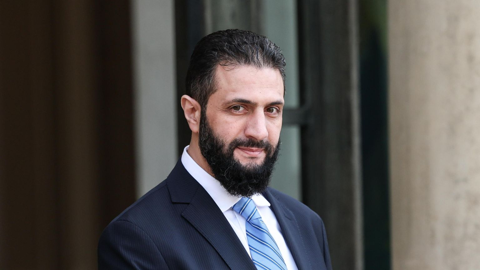 C'è un fantasma sulla marcia trionfale di al-Sharaa: la Siria