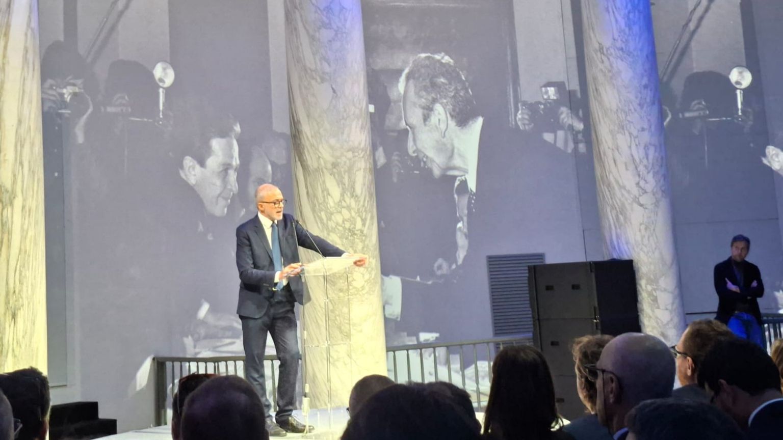 Ruffini in campo per un nuovo Ulivo, oltre la politica da "tifoserie"