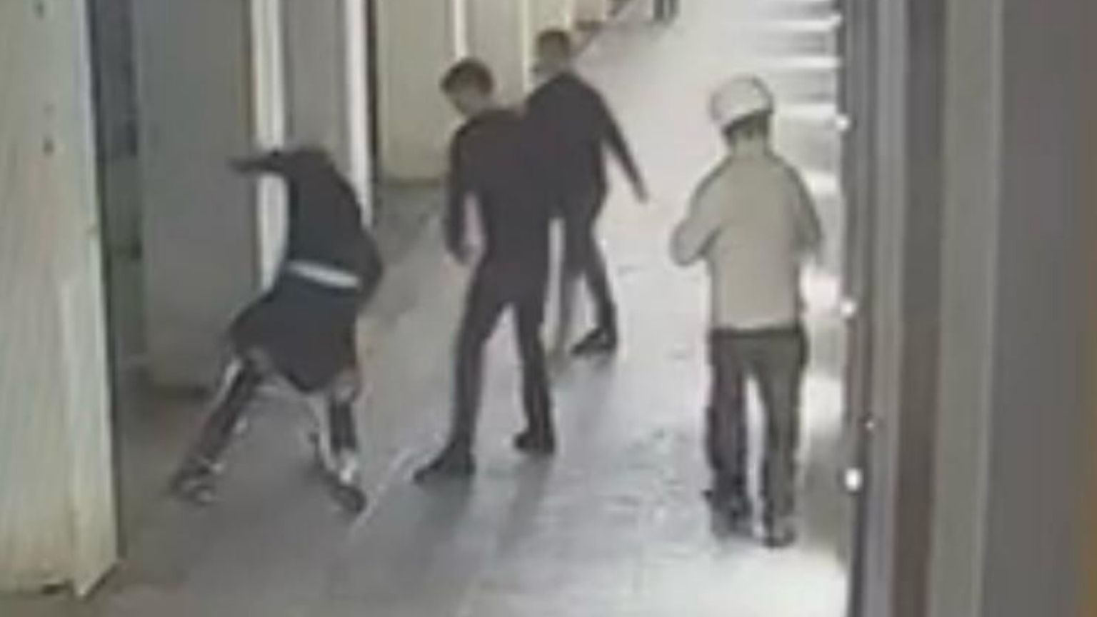 Dopo l'aggressione allo studente, le frasi choc della gang sui social