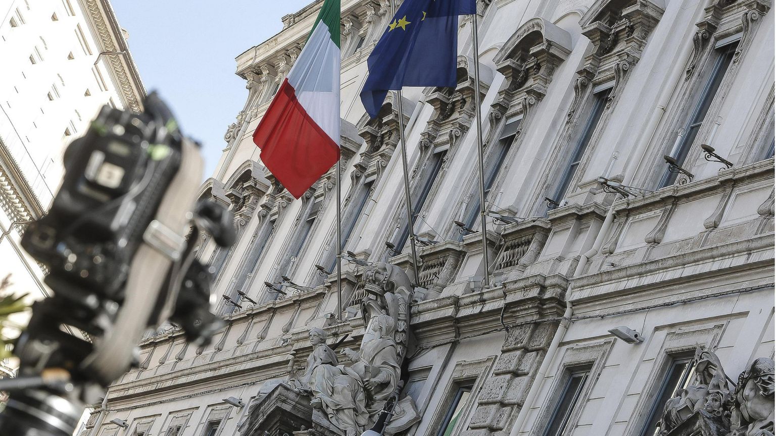 Un argine alle sentenze che dettano regole sul fine vita