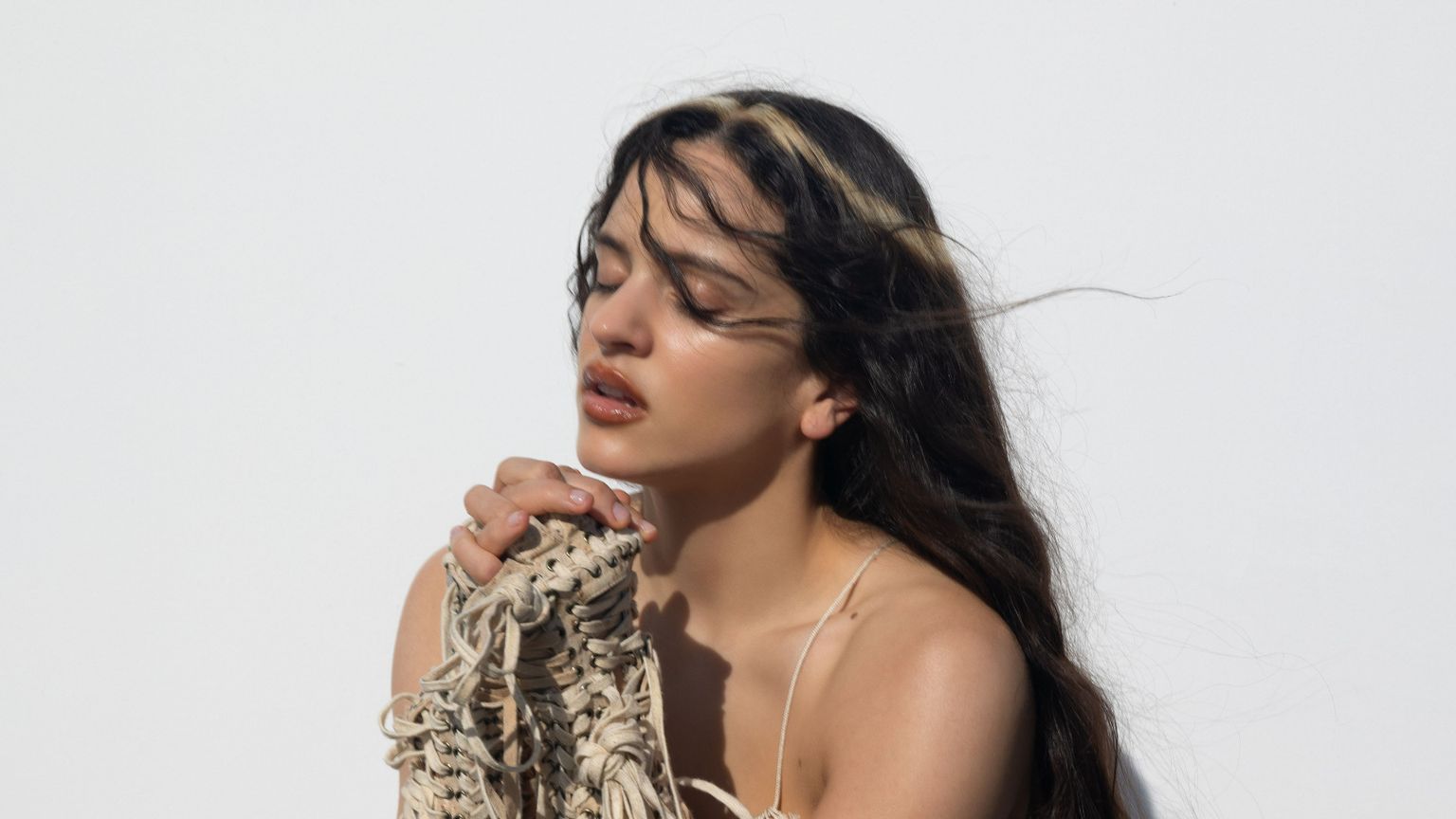 Fenomeno Rosalía: il misticismo di "Lux" illumina il pop