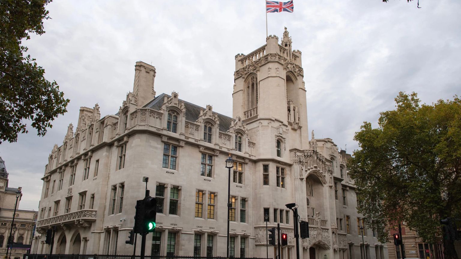 Una preghiera imparata a scuola sta spaccando il Regno Unito