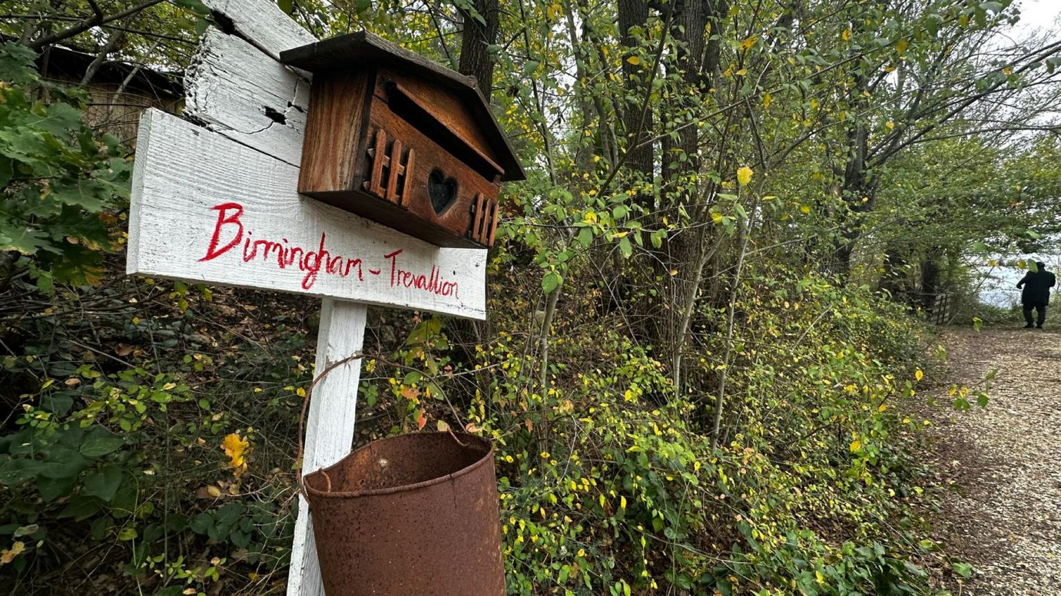 L'ingresso della casa nel bosco a Palmoli