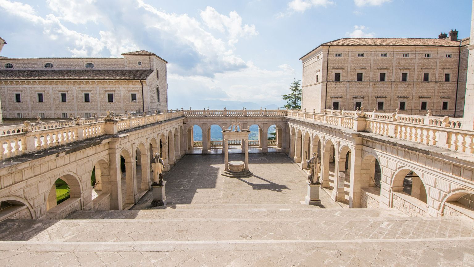 Ora, lavora e... innova: come cambiano i monasteri benedettini