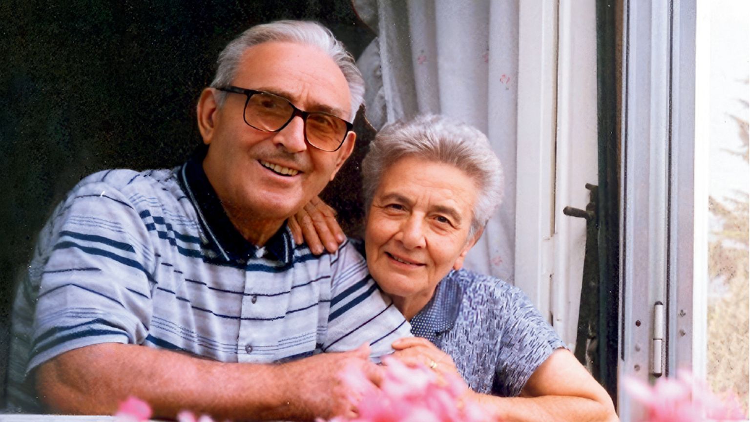 Albertina e Silvio alla finestra di casa