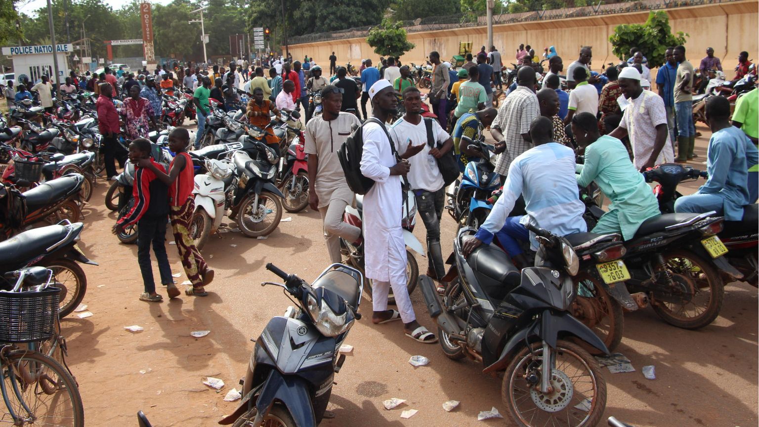 Burkina Faso. Mantovano incontra il vescovo di Kaya Naré