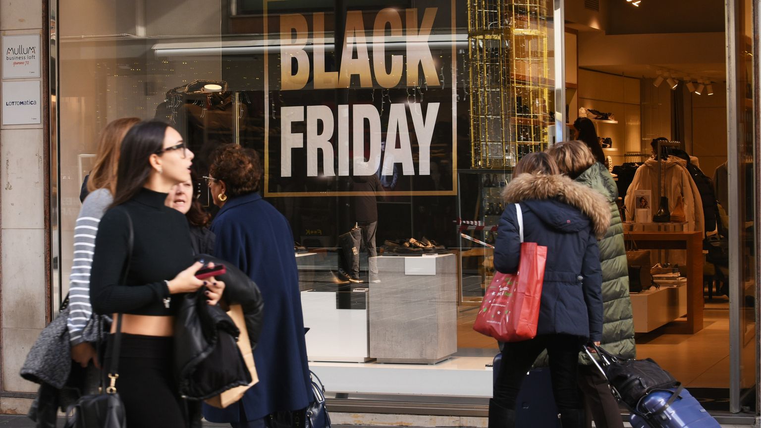 Il Black Friday: idoli e colpa nel carrello