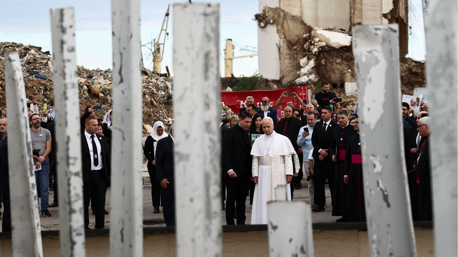 Il Papa dal Libano: cessino gli attacchi. La lotta armata non porta a nulla