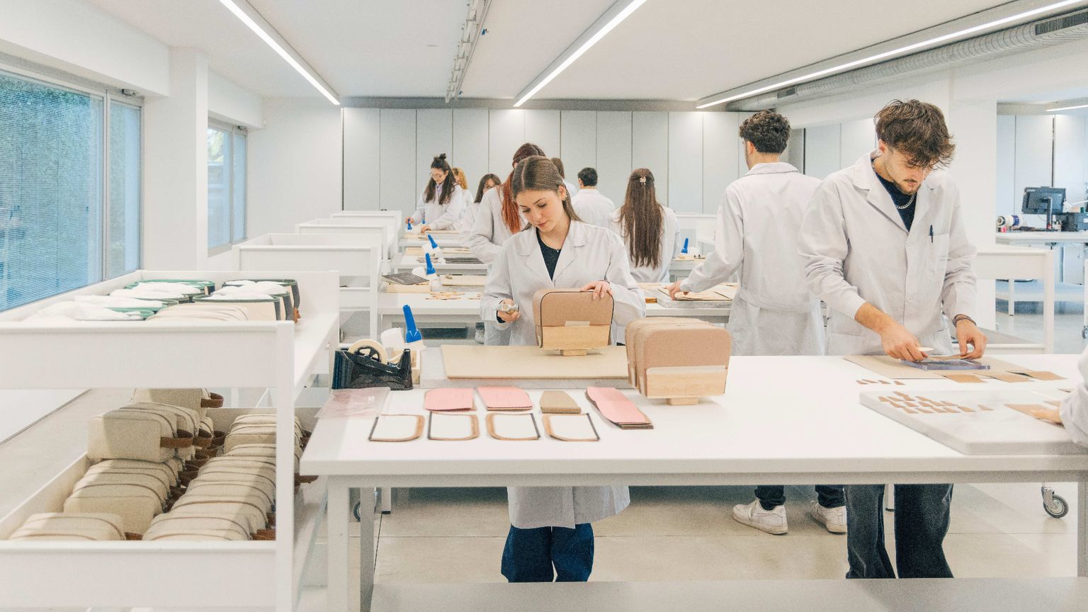 Prada alleva in casa i nuovi talenti: «Così si torna a creare con le mani»