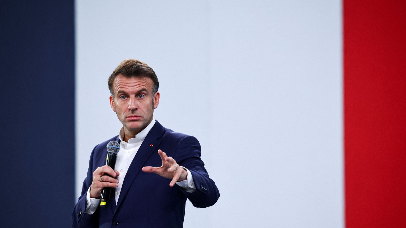 Macron a Zelensky: «Gli Usa potrebbero tradirvi»