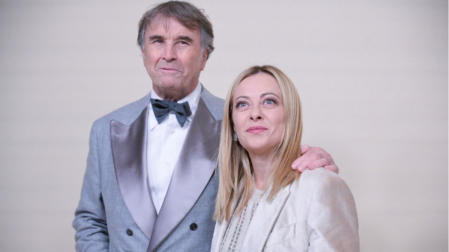 Cucinelli riunisce Meloni e Draghi per l’anteprima del suo docu-film