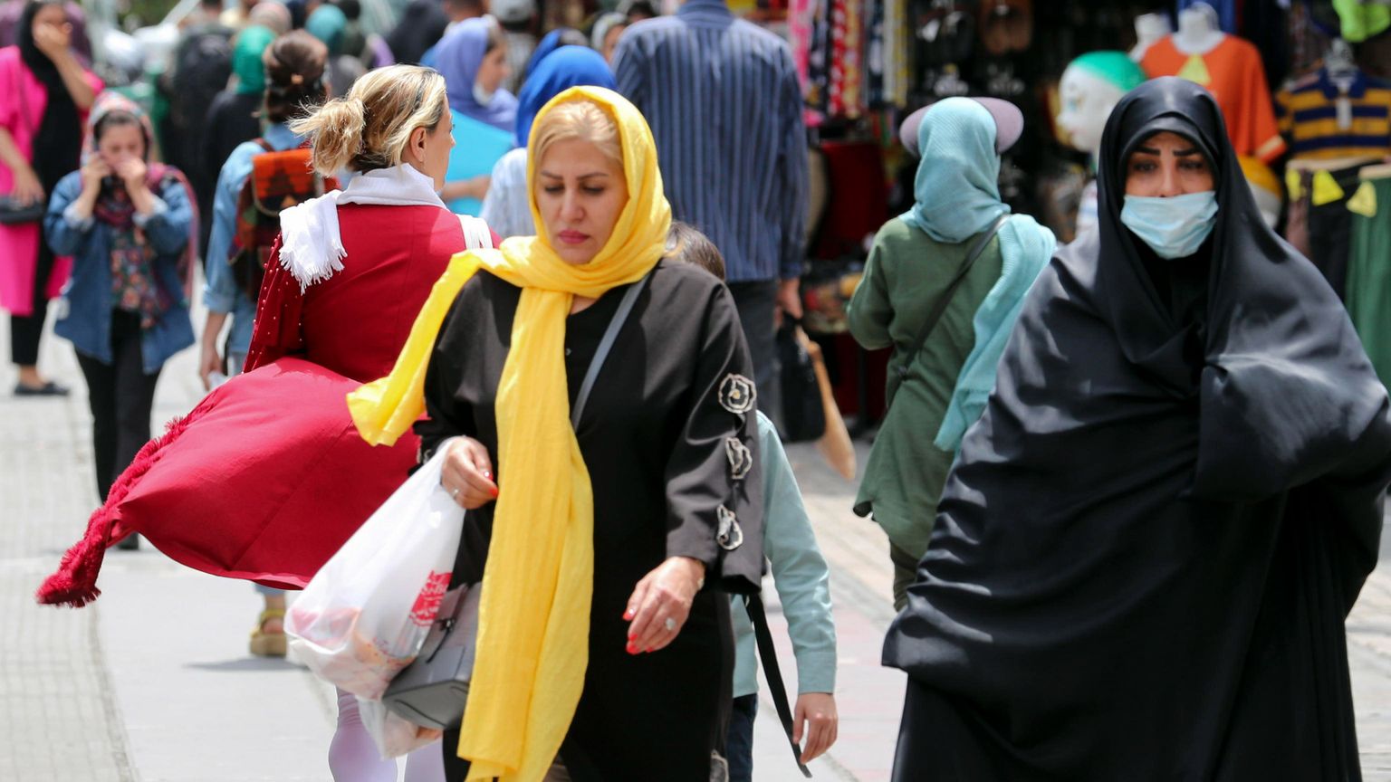Iran: donne senza velo a maratona, aperto procedimento penale