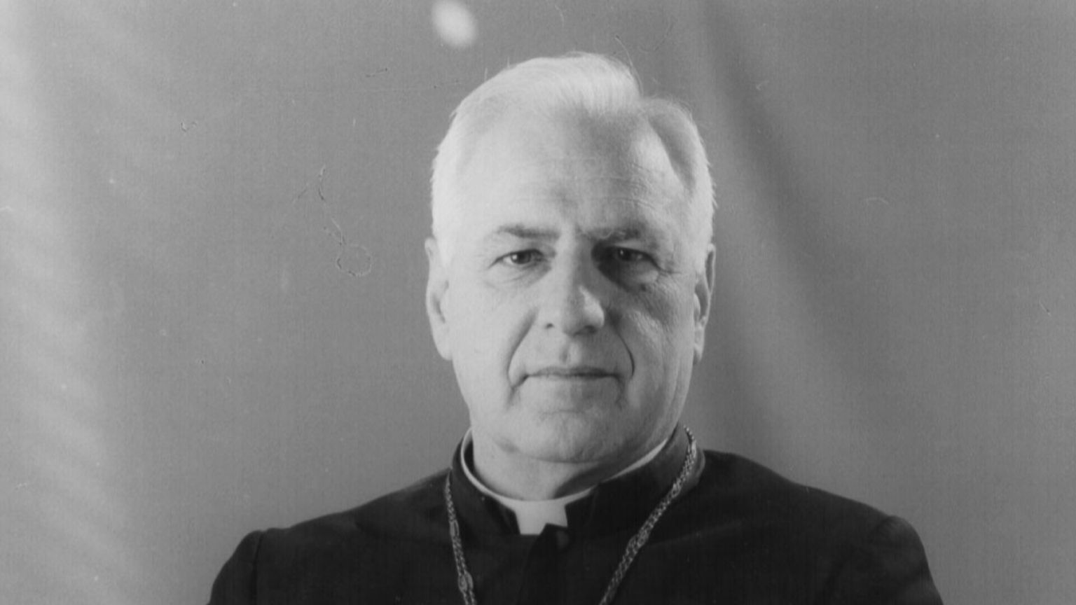 «Il mio vescovo, uomo buono, finalmente torna a casa»