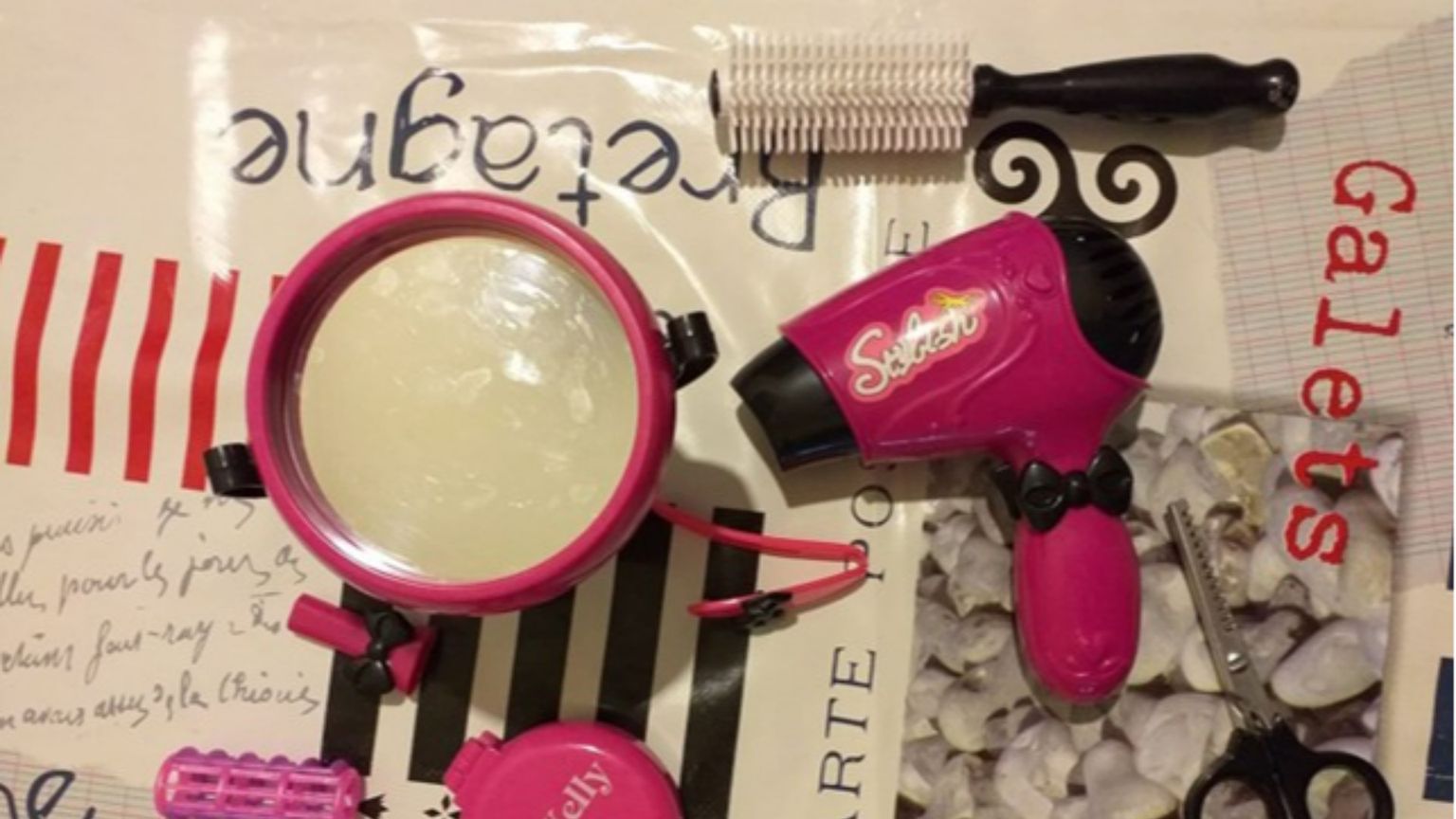 Phon, specchio e trucchi giocattolo per bambine