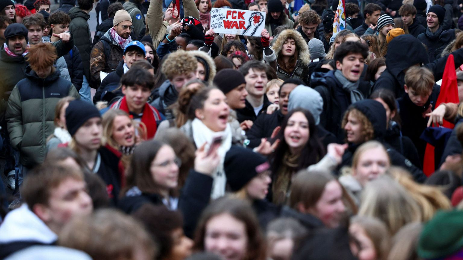 La visita militare diventa obbligatoria, il "no" dei giovani tedeschi alla leva