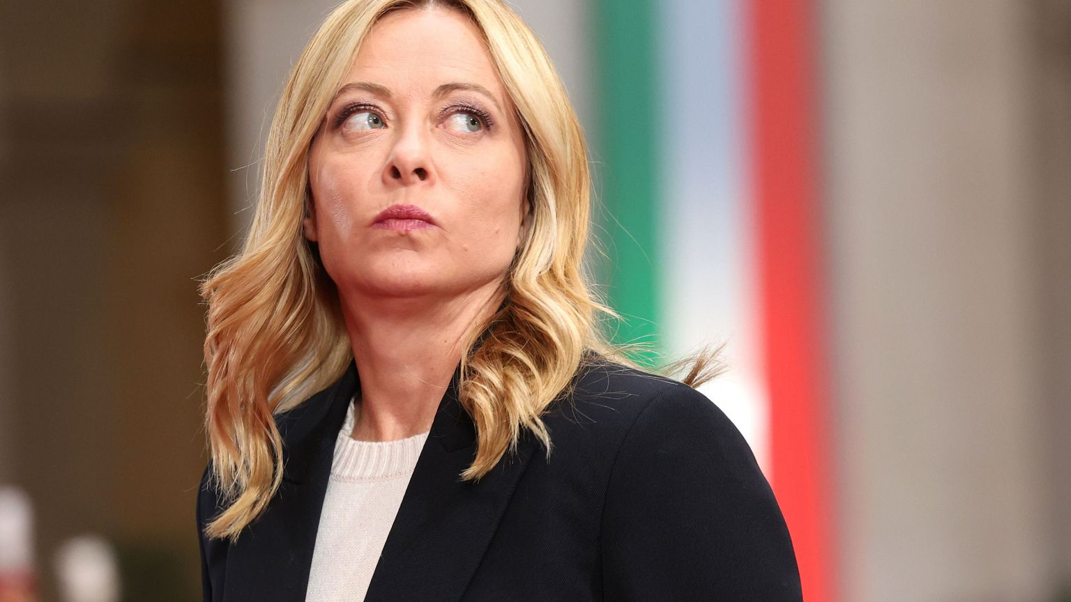 Meloni è in mezzo al guado e punta ancora sull’«unità fra Ue e Usa»