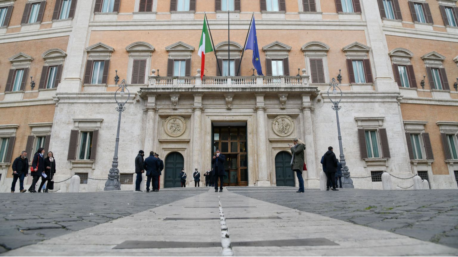 In carceri 72 morti dall'inizio dell'anno. Le sagome per ricordarli