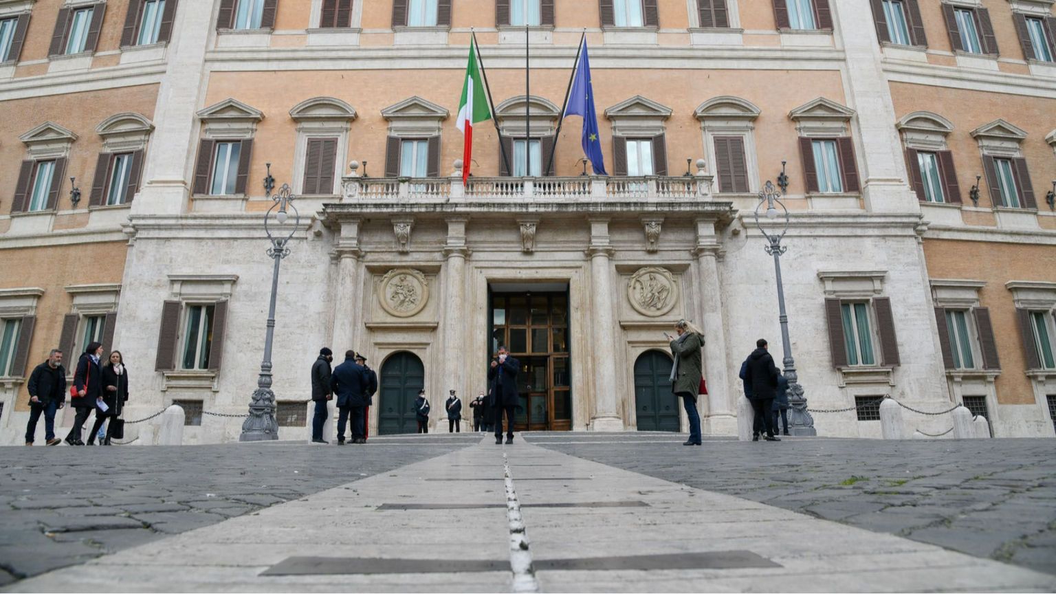 In carcere 72 morti dall'inizio dell'anno. Le sagome per ricordarli