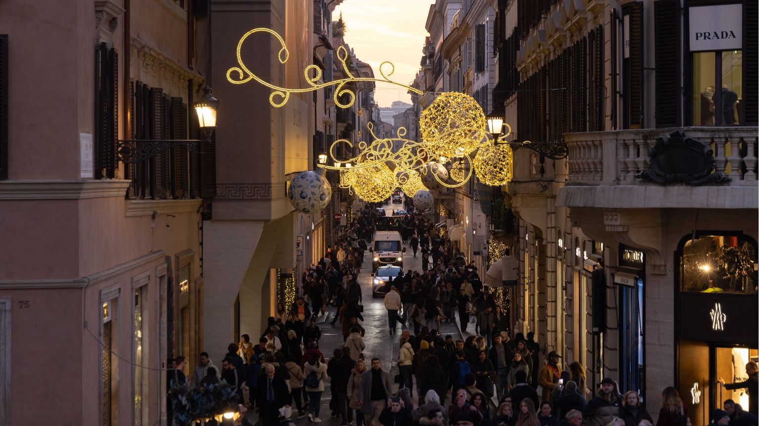 Spendere meno ma spendere meglio, il 40% italiani taglierà le spese di Natale puntando sulla qualità