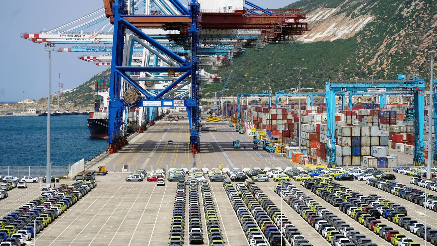 Nell'anno dei dazi è record per il commercio globale. Ma il surplus cinese fa paura