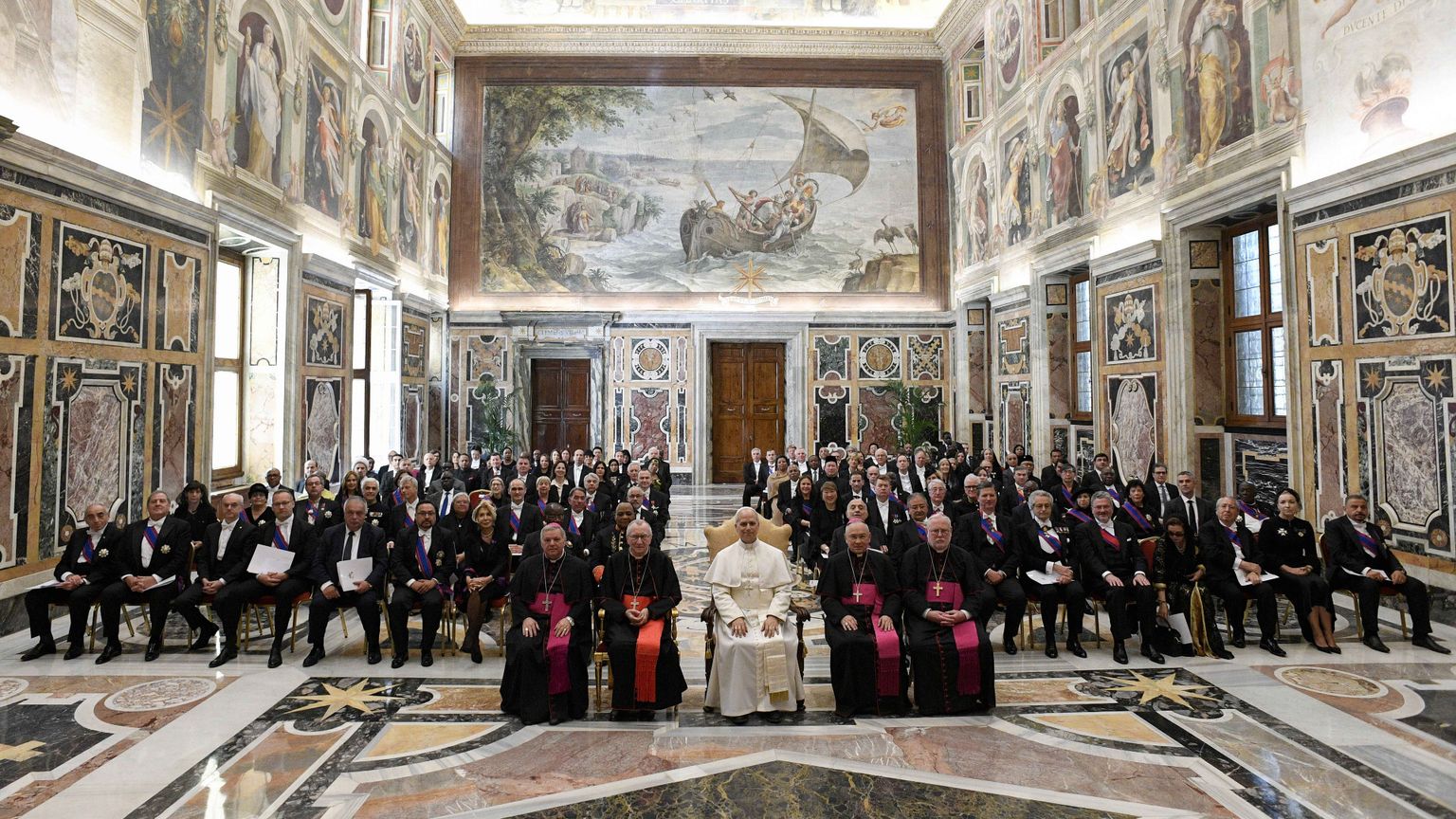 Non è il momento di mandare in pensione i diplomatici