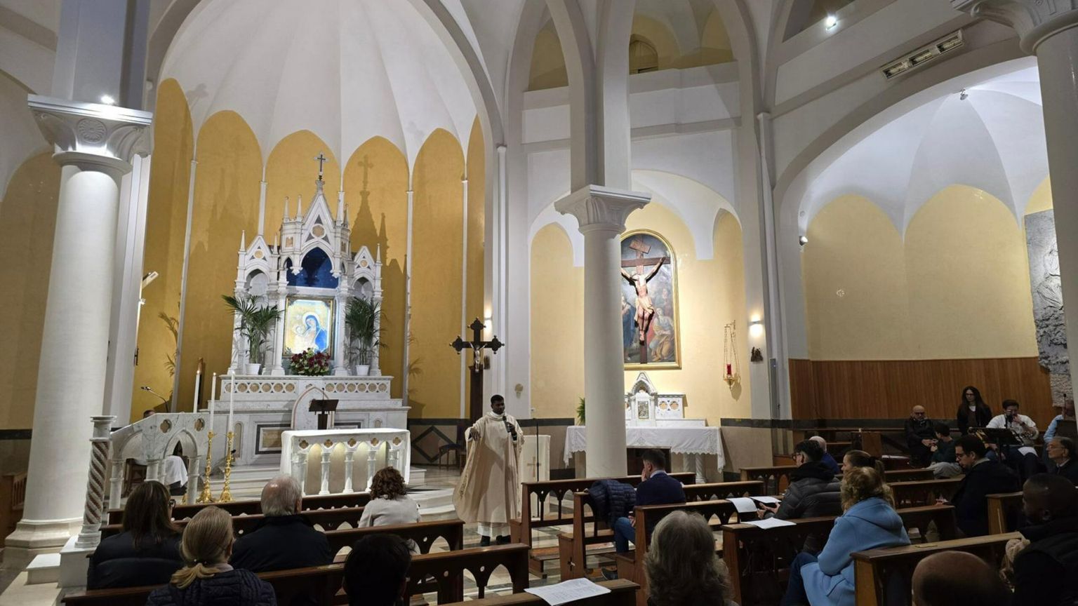 Foggia: padre Infant Raj, dei Missionari dei Sacri Cuori, nella chiesa di Santa Maria della Croce