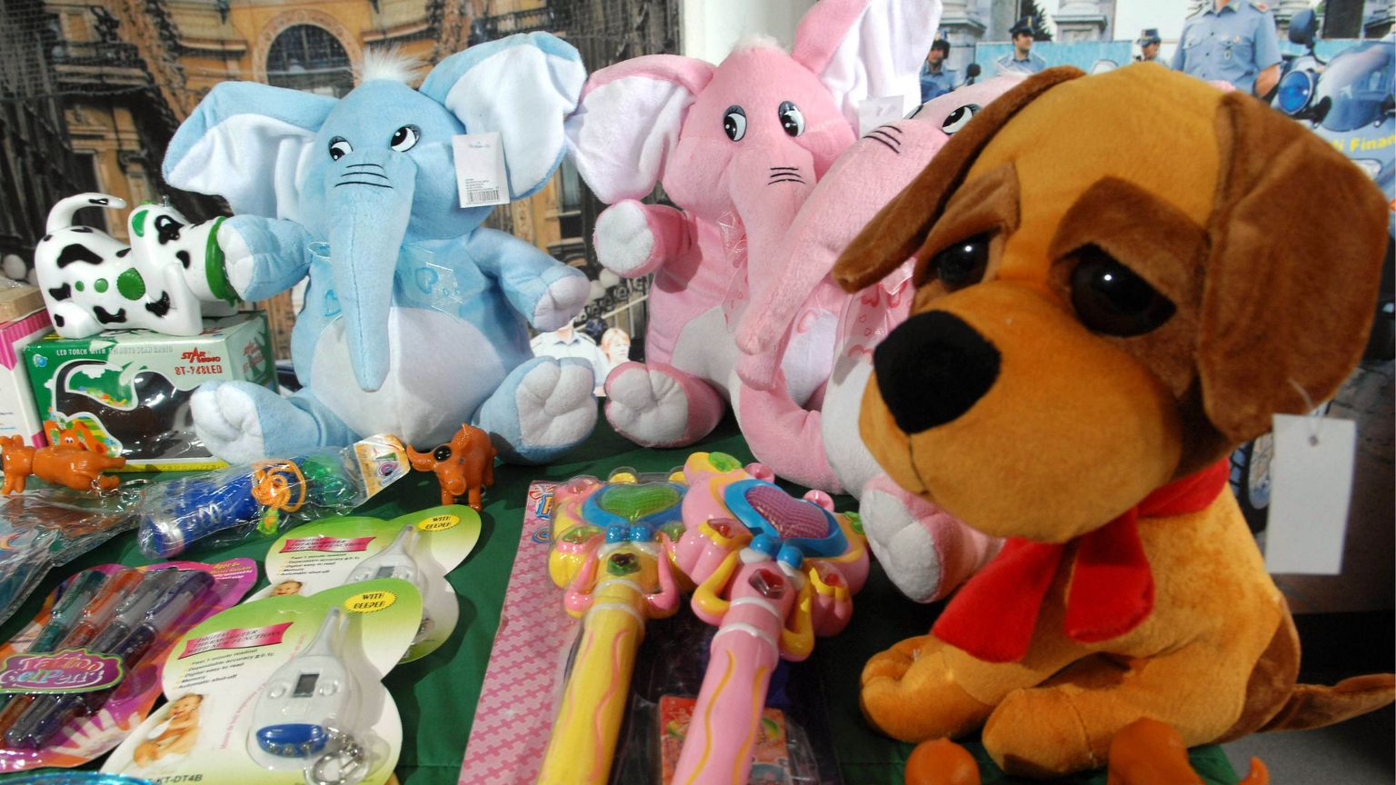 Balocchi o tarocchi? Il “gioco” sulla pelle dei bambini vale 1 miliardo l'anno