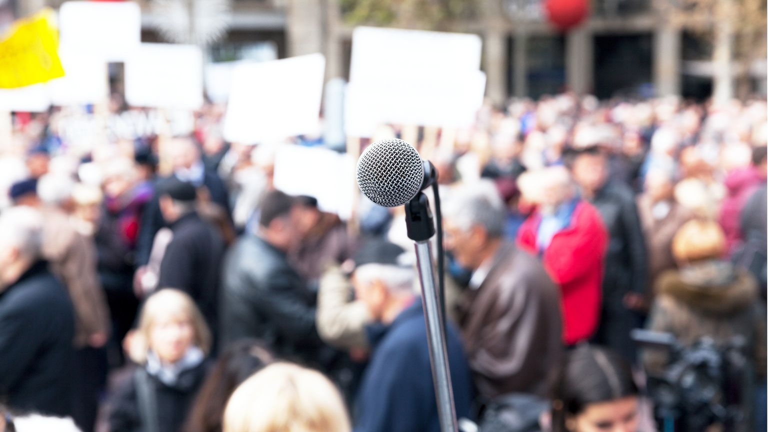 Quanta paura di protestare (manco fosse un reato)