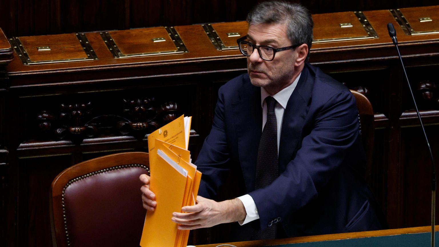 Hanno stropicciato la manovra (e un po' anche il Parlamento)