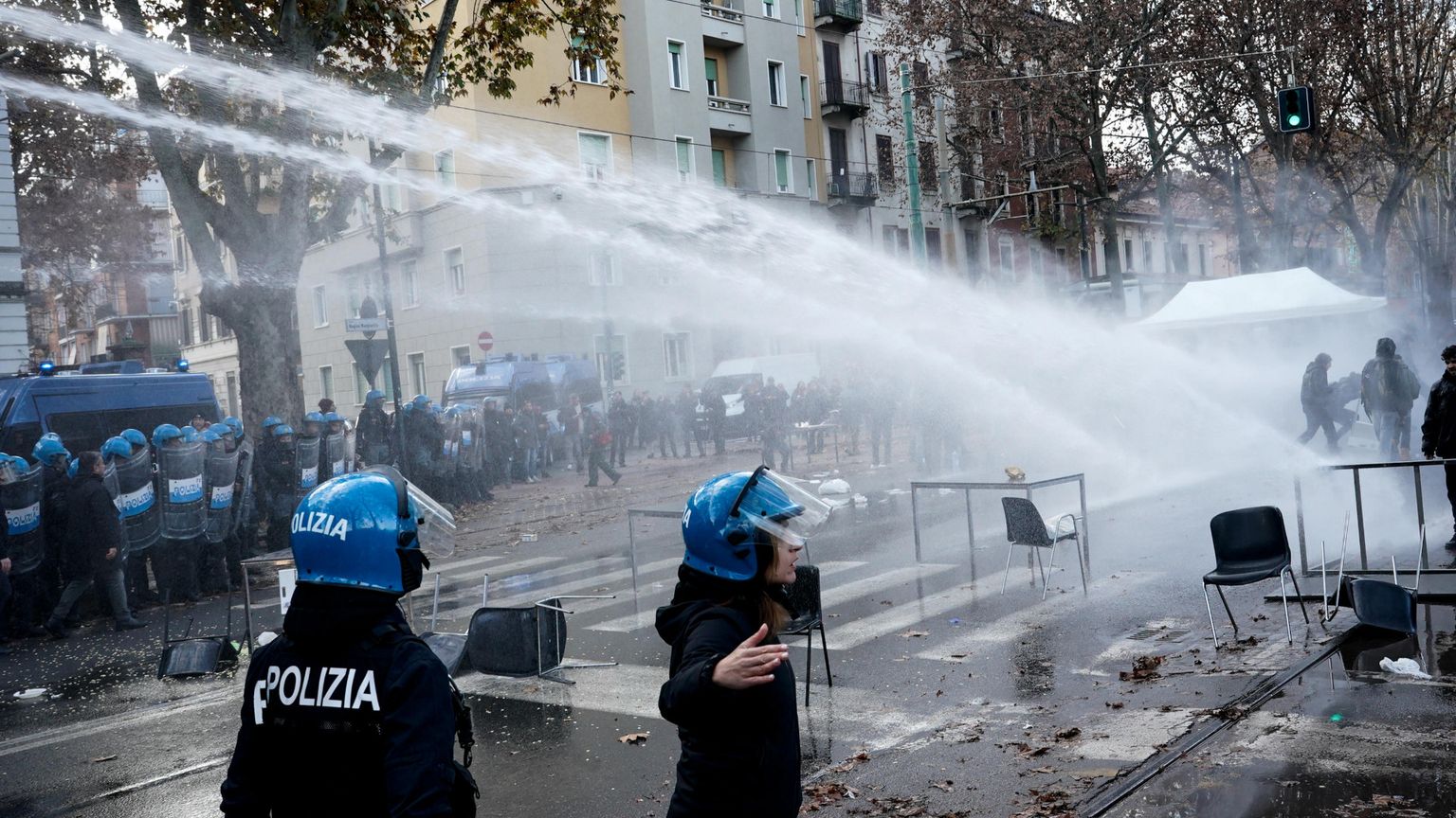 Lo sgombero, il presidio, gli idranti: cosa succede ora con Askatasuna