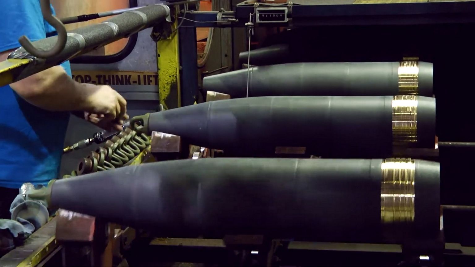 Manovra, spunta la norma per produrre più armi