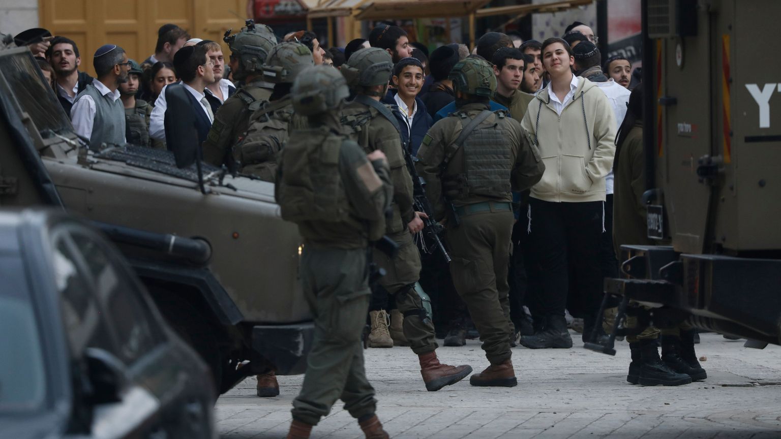 A Hebron, in Cisgiordania, l'occupazione israeliana è sempre più soffocante