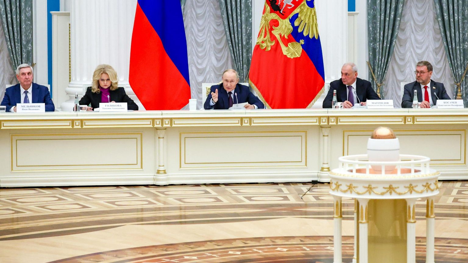 Chi sono gli uomini e le donne del "cerchio magico" di Putin (che lui non consulta)