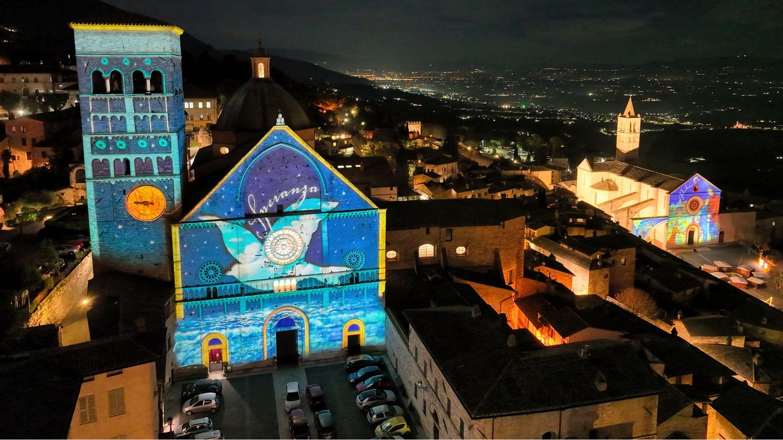 Arte e luci, il Natale ad Assisi accende la pace