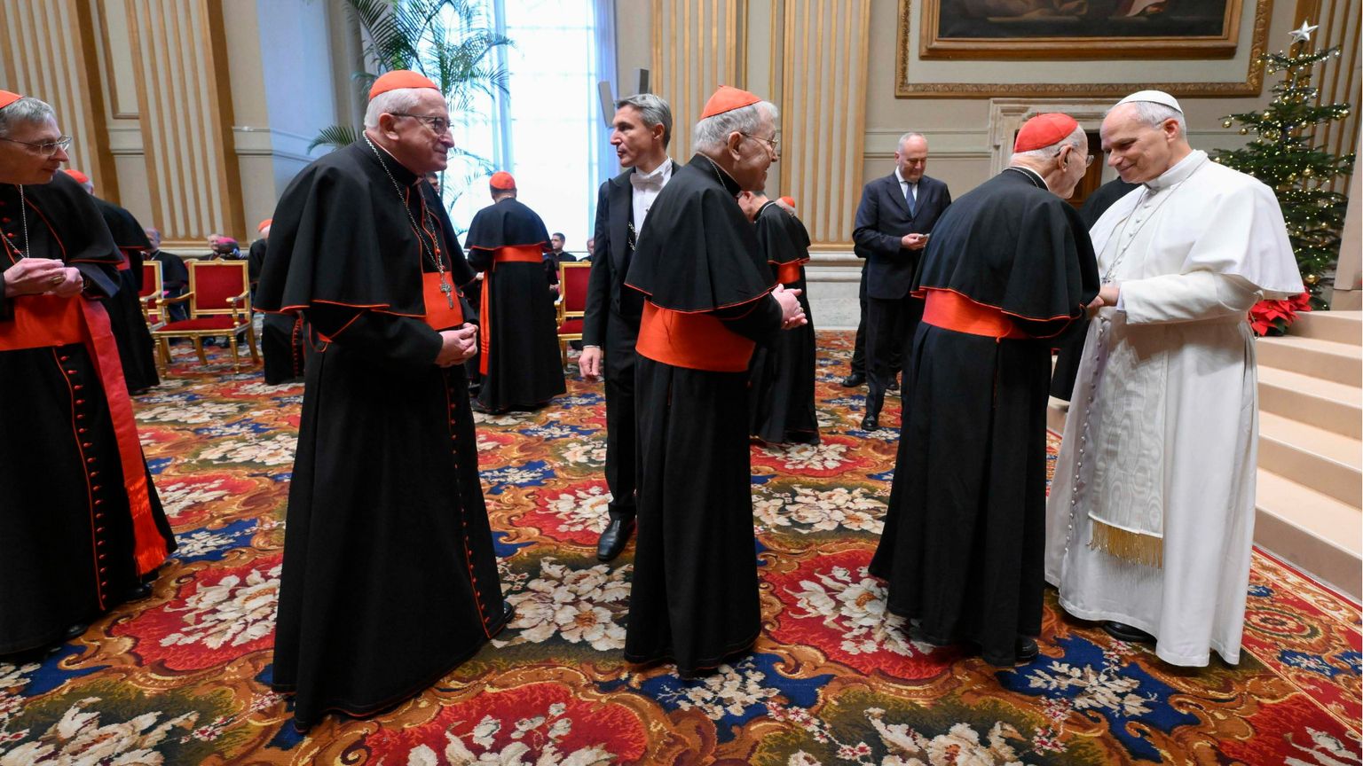 Le belle parole del Papa a Curia, dipendenti vaticani e preti