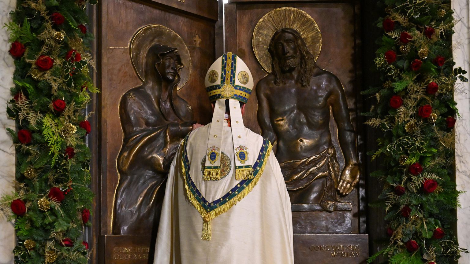 Giubileo, chiusa la prima Porta Santa. Il cardinale Makrickas: restiamo aperti all’accoglienza di Dio e degli altri