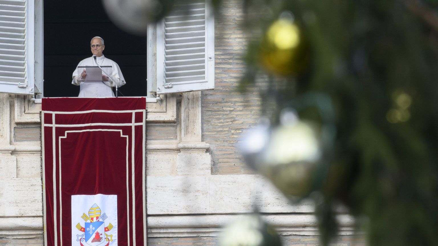 Leone XIV all'Angelus: «Chi crede nella pace oggi è spesso ridicolizzato»