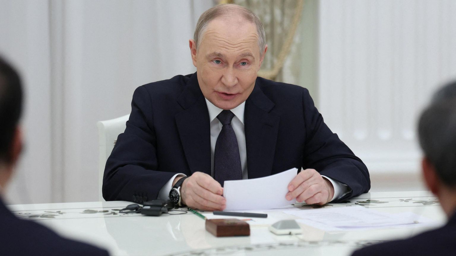 Putin convoca i vertici delle forze armate: avanti su tutto il fronte di guerra