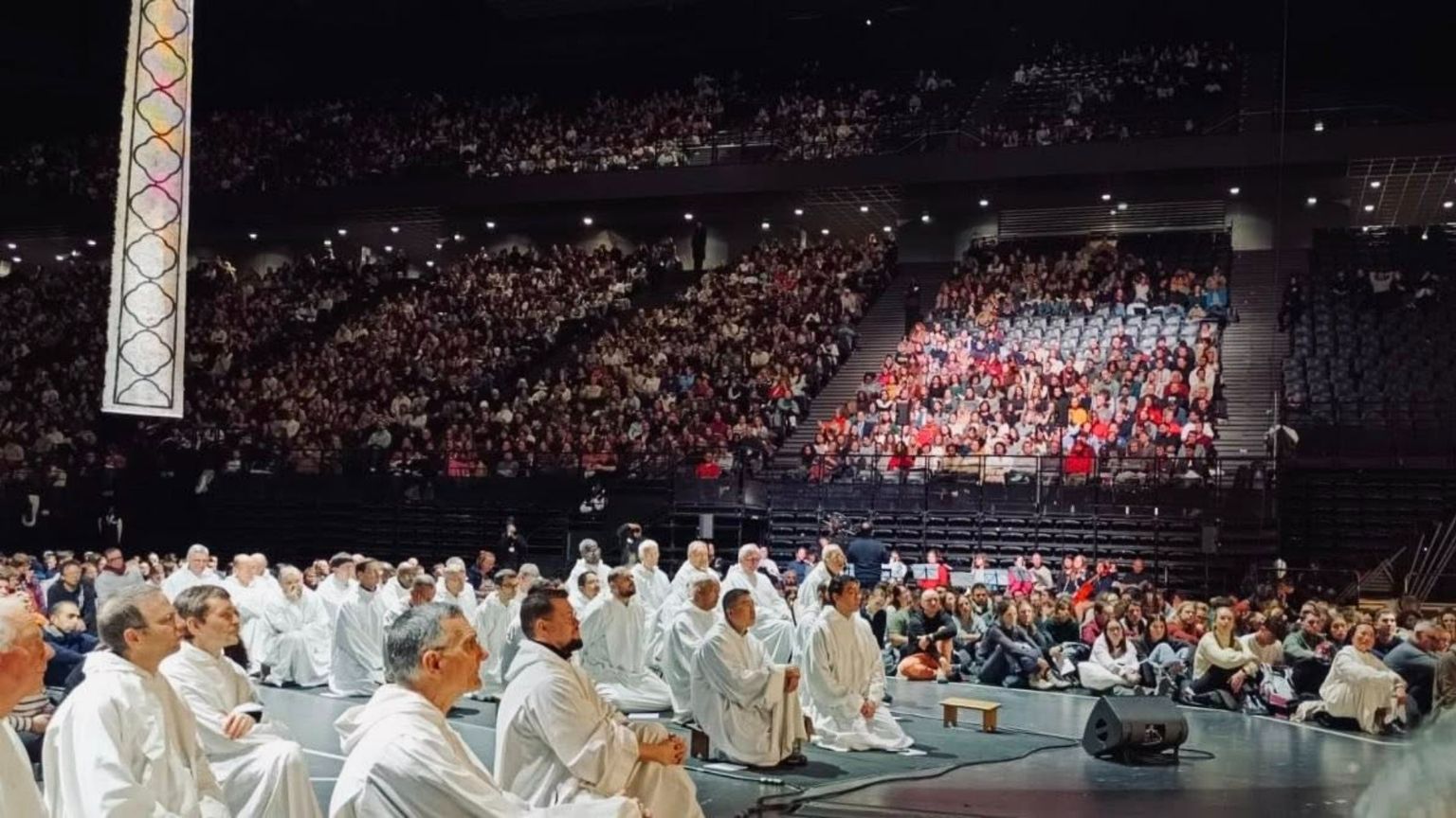 Fiducia e amicizia, così Taizé ha richiamato 15mila giovani a Parigi
