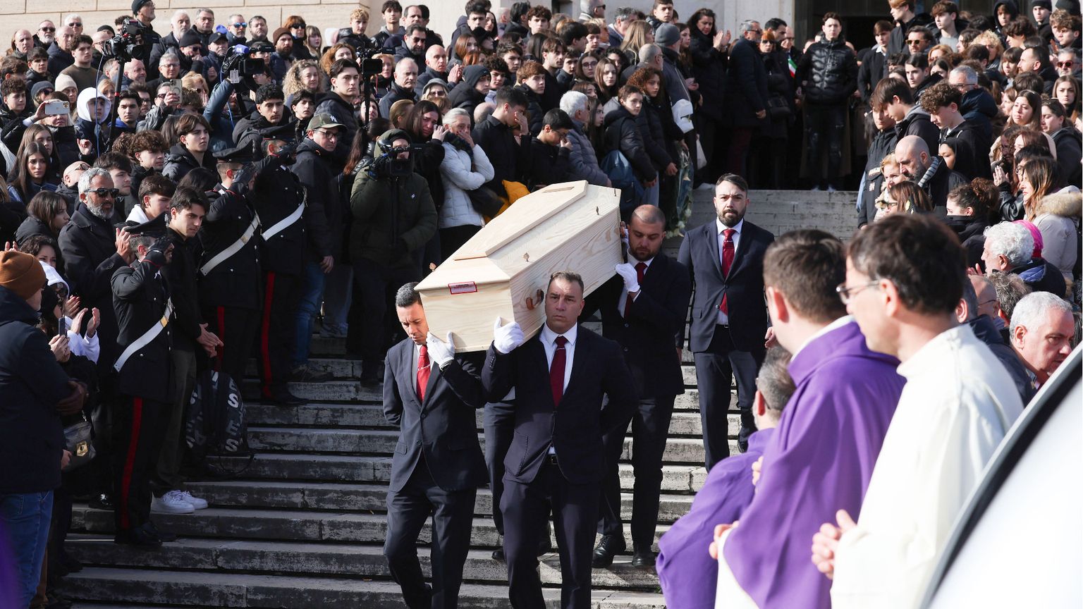 La strage di Crans-Montana, è il tempo di restare uniti nel dolore
