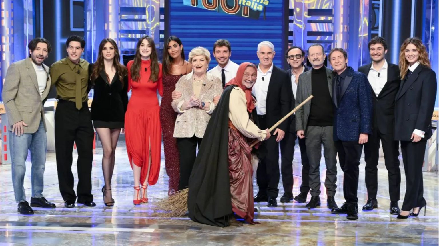 Agli “Affari tuoi” della Lotteria pacchi a gogò e ospiti da spot