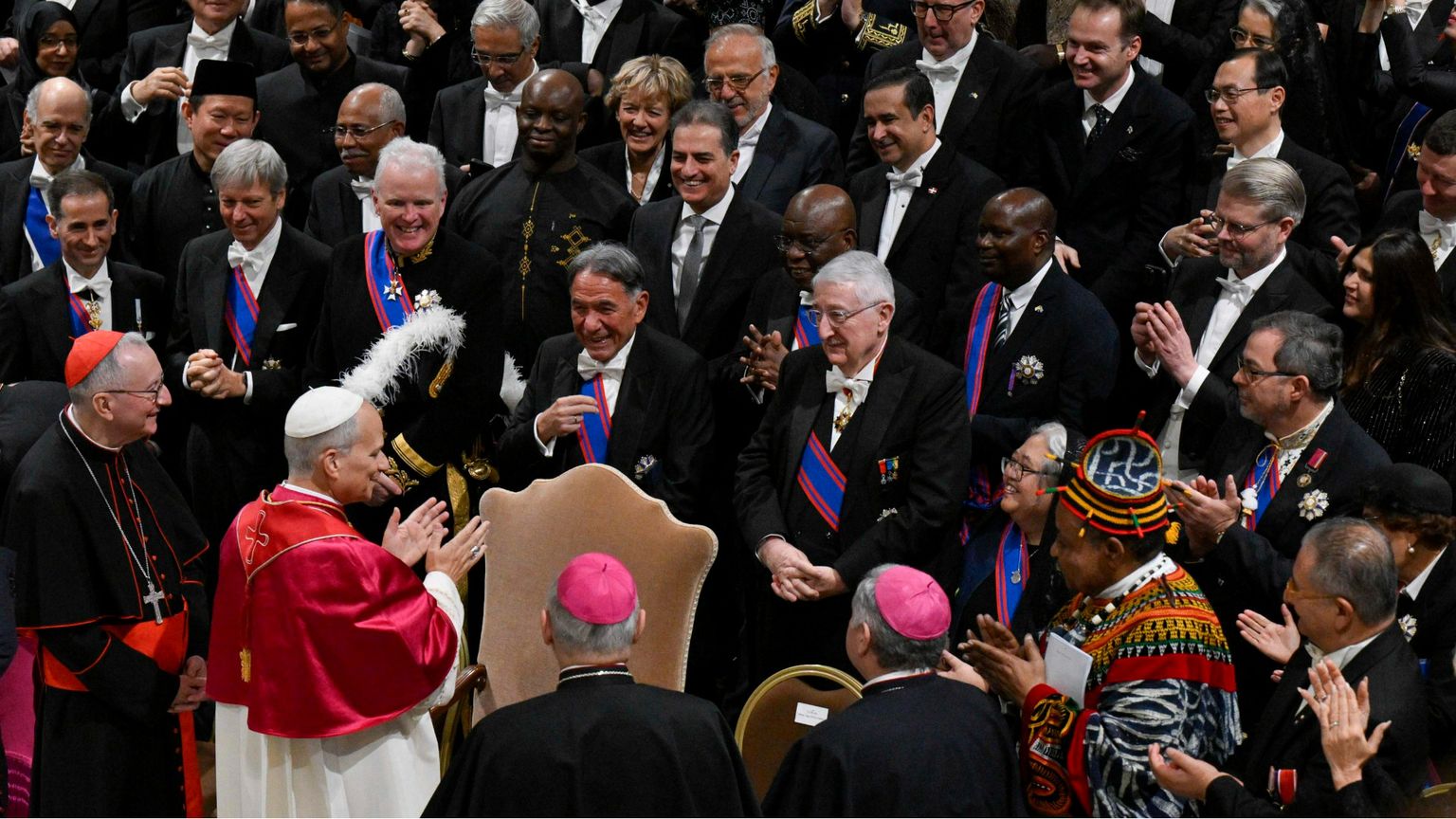 Il Papa: la guerra è tornata di moda. E nel mondo si riducono i diritti