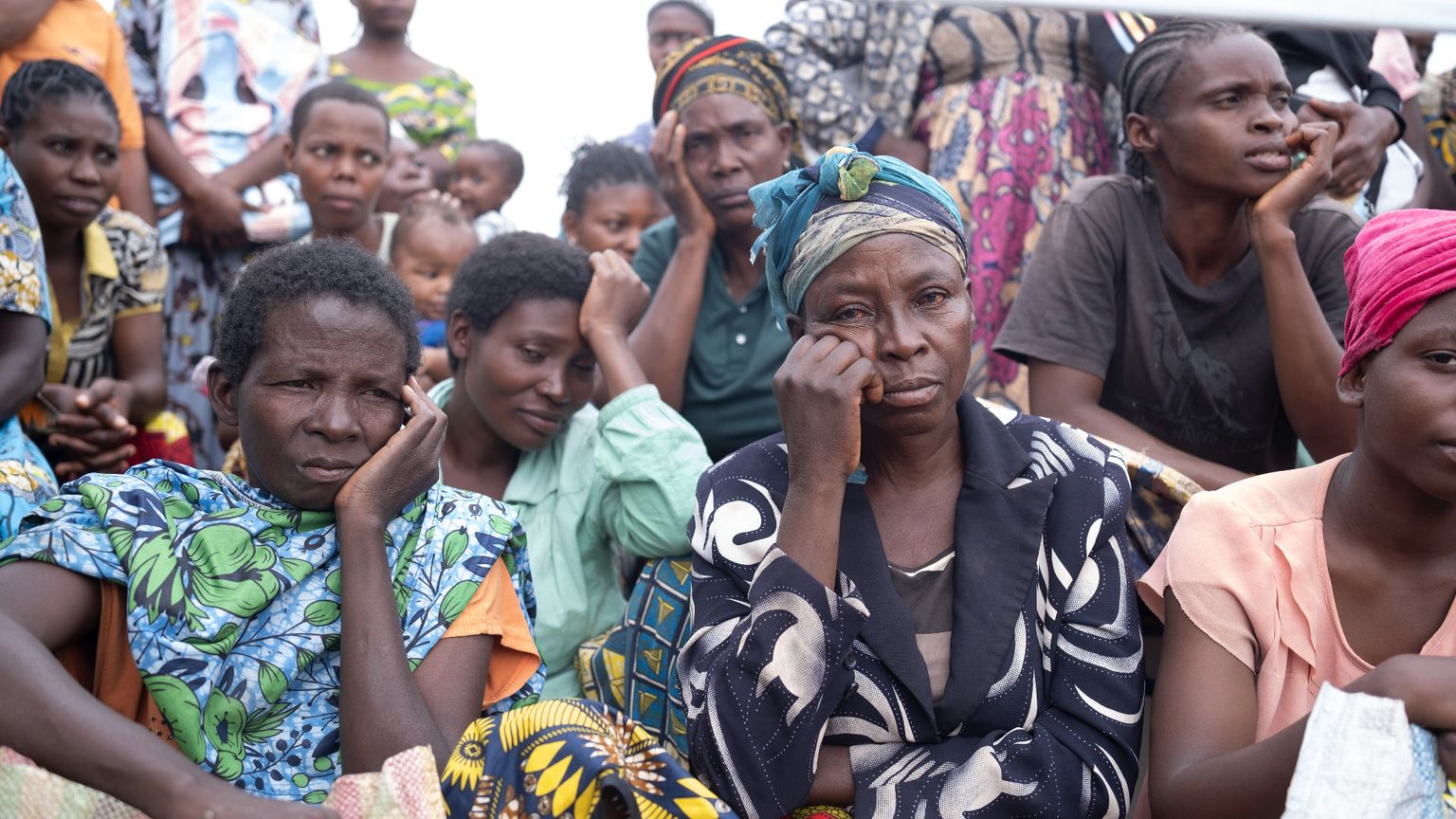 I profughi in coda per il ritiro del cibo nel campo di Musenyi, gestito dall’Unhcr, nel sud del Burundi