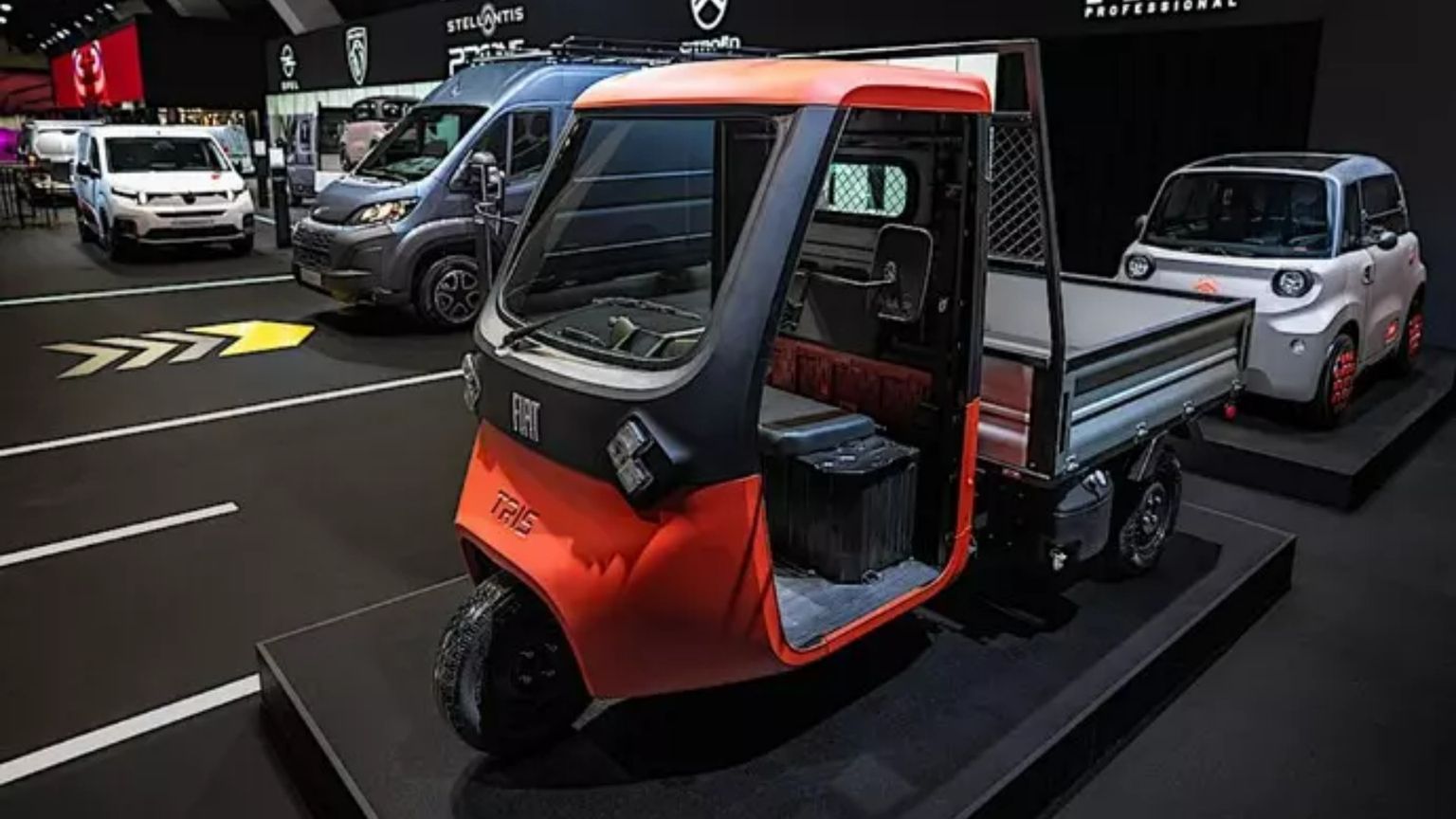 Fiat e Alfa stupiscono con la "nipote" dell'Apecar e la Giulia per Luna Rossa