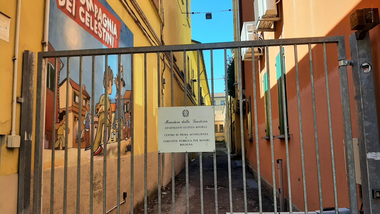 Carceri, agente ferita e molestata da detenuto minorenne