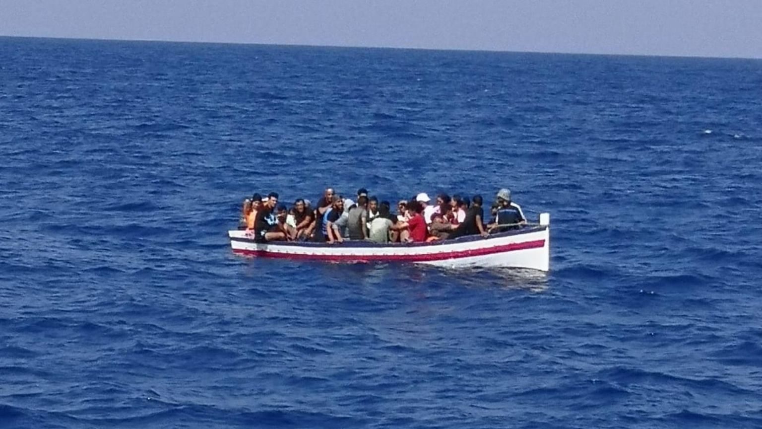 Ci sono 233 migranti in pericolo in mare