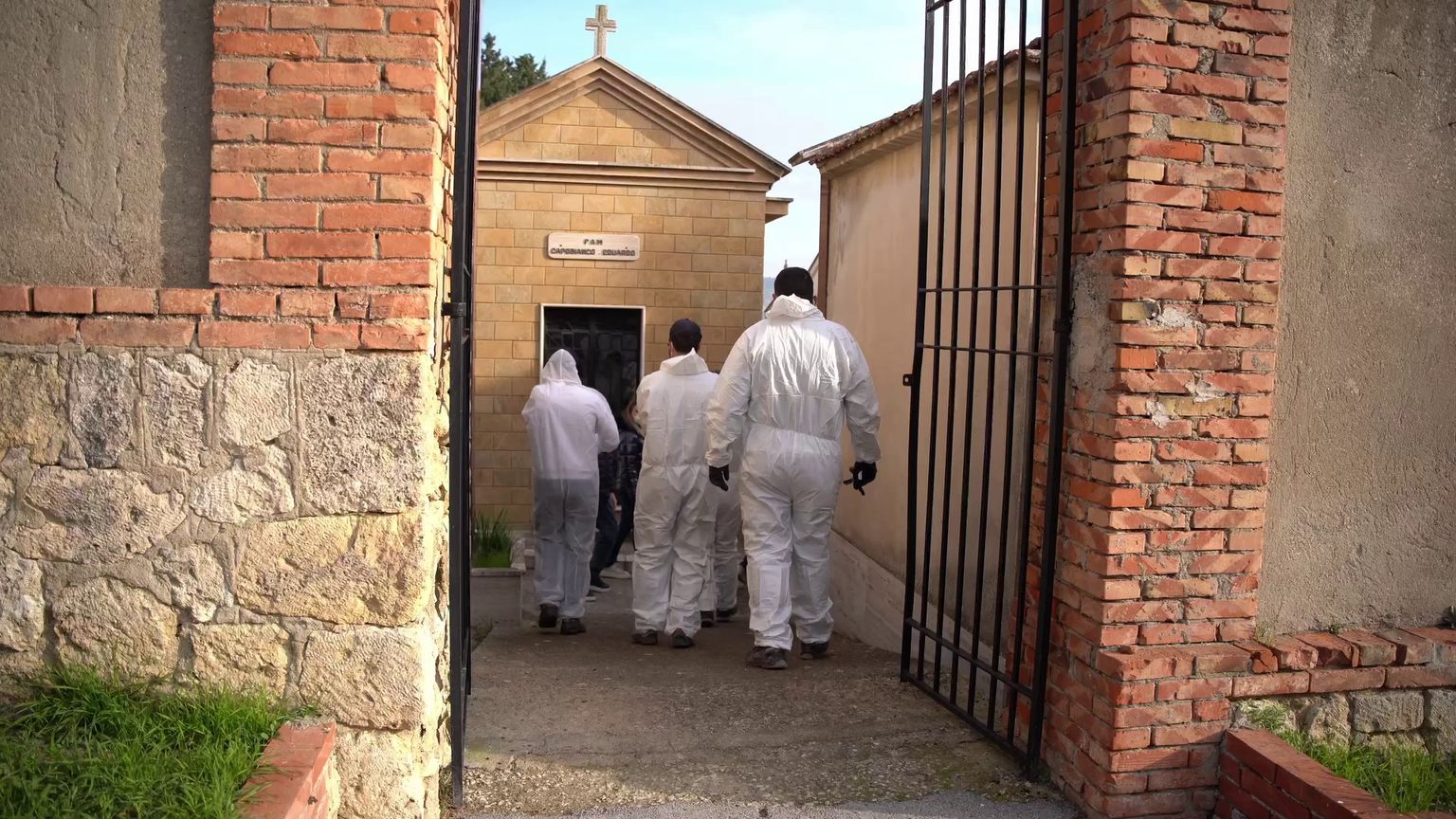 La riesumazione al cimitero